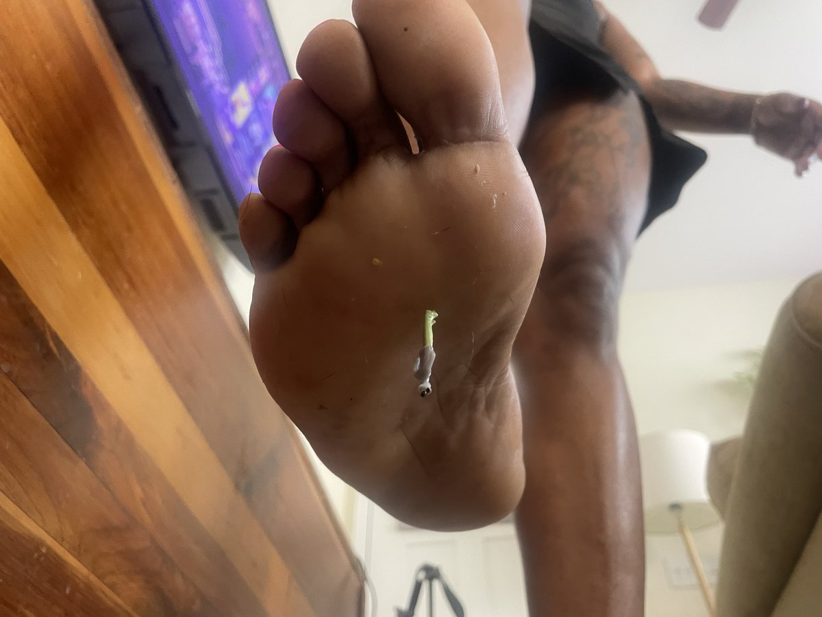 Solestergeist's tweet photo. @pprmnt_giantess Beautiful Ebony Giantess @GiantessTee https://t.co/deqOuT3dWw