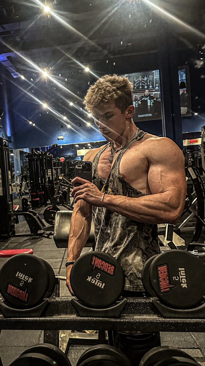 Sup boys, spend your Sunday worshipping the jacked teen alpha muscle ...