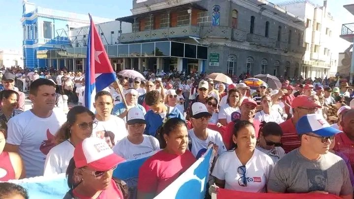 #DeporteLasTunas presente en el acto por el 65 Aniversario de la Victoria  de Playa Girón y reafirmando nuestro compromiso  con la defensa  de la Patria. 
#LaPatriaSeDefiende 
#1Mayo 
#GirónEsHoy