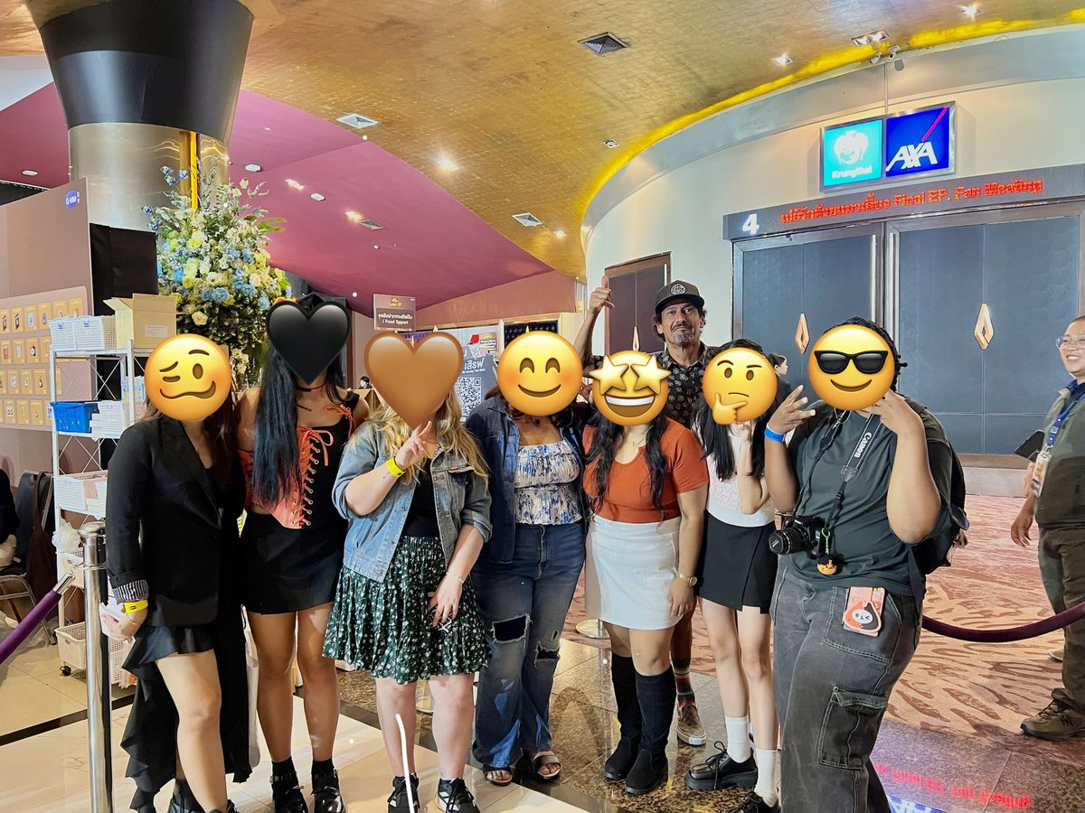 van_vaninie's tweet photo. Still wondering and surprised about the guy at the back. You a som Sir? Nice to meet you i guess. 🥴
And look at this lovely soms we met during cfc last ep. but them be private, so no peeking. 😜
#FirstKhaotung #เฟิร์สข้าวตัง
#CatforCashFinalEP https://t.co/W1r0lMOF2t