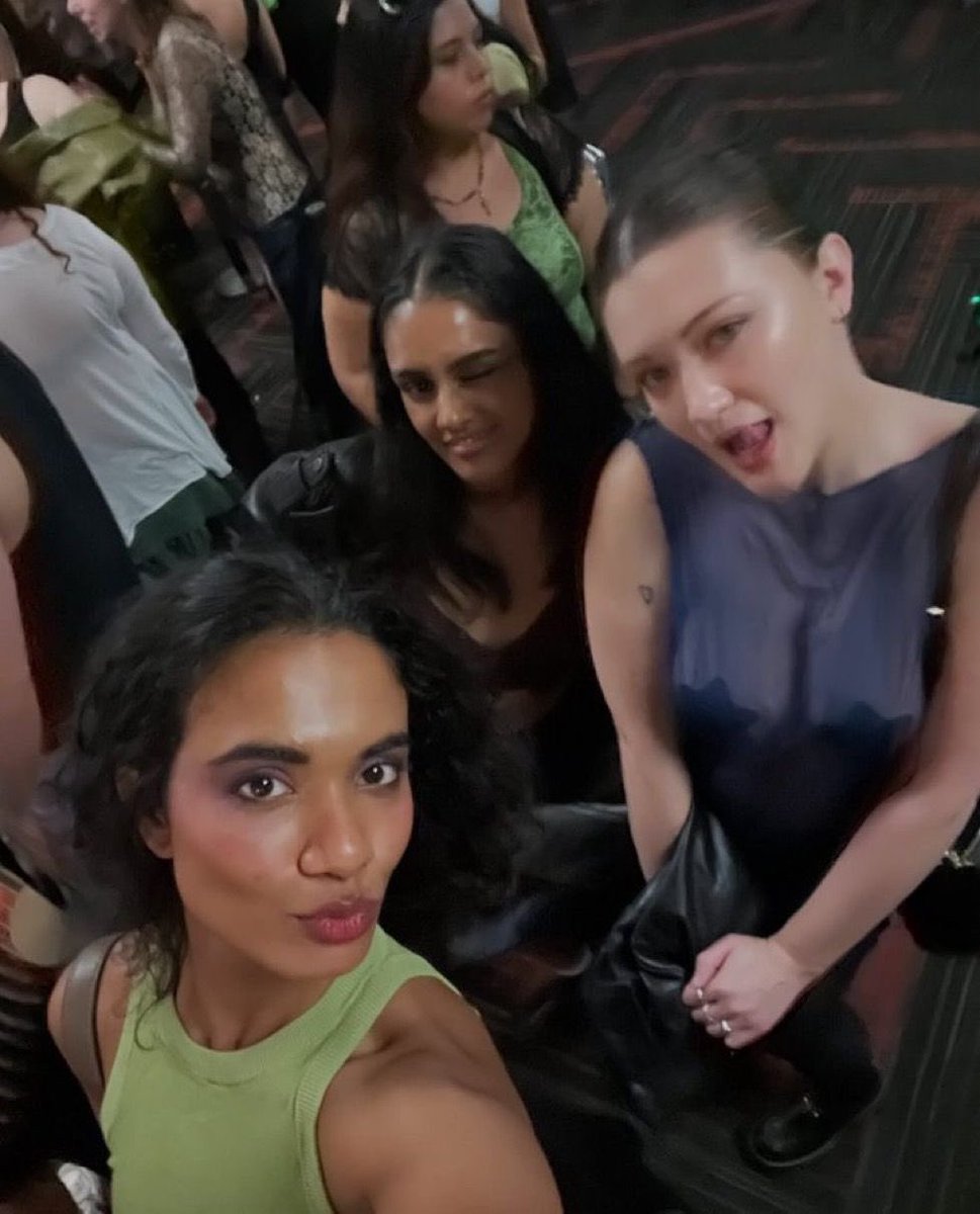 IsaCrave's tweet photo. "Supriya and Shabana are my girls on set. It really bums me out that they didn’t put us in any scenes together [this season]. I think they knew, they knew we’d be too powerful if we were all together. They’re trying to keep women apart!" https://t.co/QzXxyfqgOt