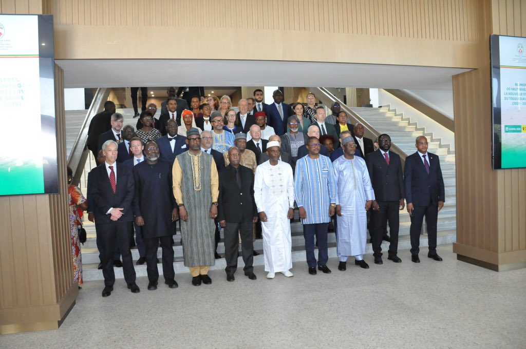 rdussey's tweet image. Le Togo a pris parti pour la #paix au #Sahel et a consolidé ses relations avec les pays frères de la région. Face aux crises internationales et régionales, beaucoup sedemandent souvent « quelle est la position du Togo ? ??? @_AfricanUnion @ecowas_cedeao 
#peace  #Africa