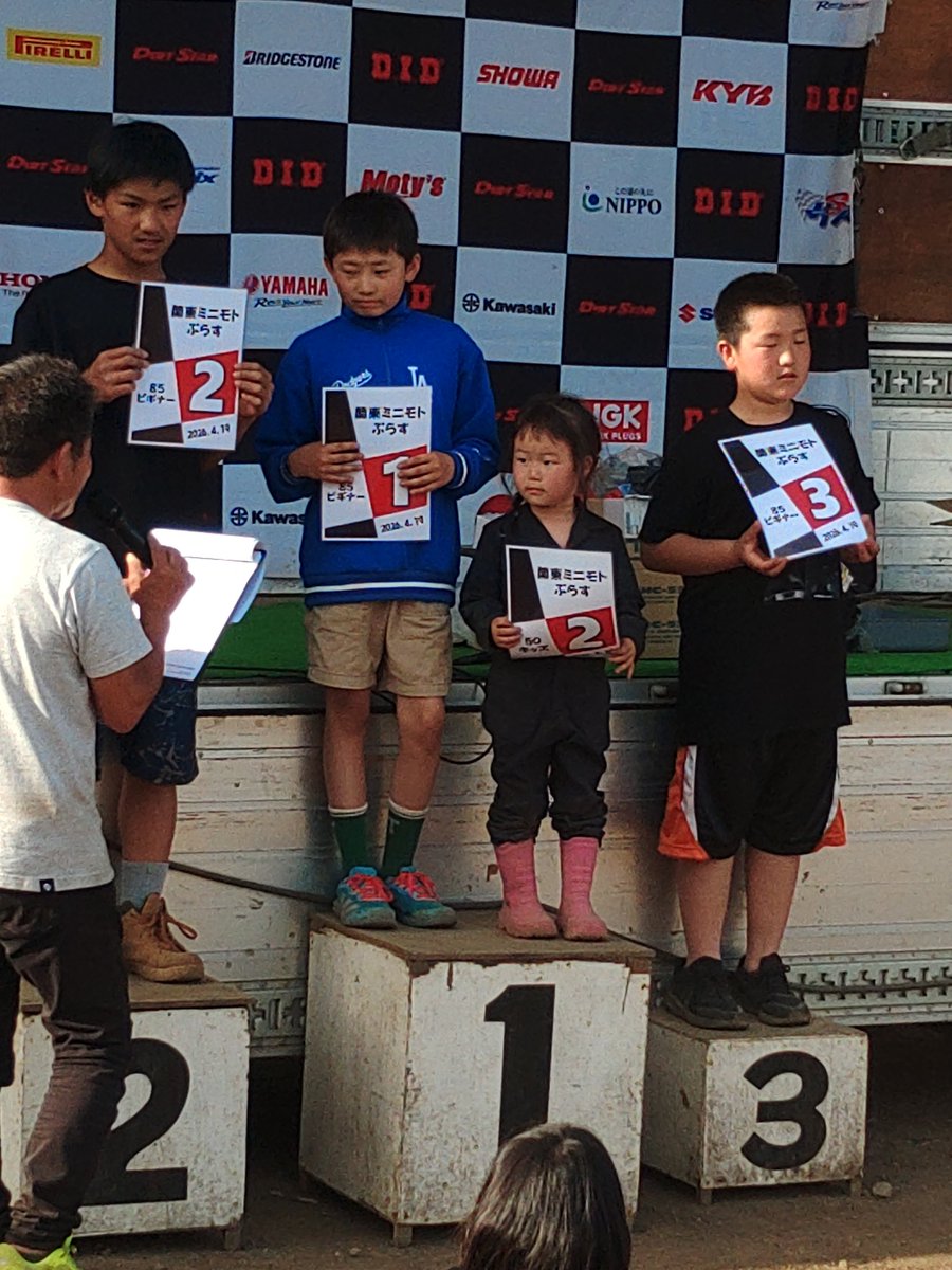 nagi_moto_'s tweet image. 今日の子ウサギ
初！関ミニ参戦
85ビギナー、ジュニア共に2位
タイムは大したことないけど、一昨日救急車で運ばれて、縫合したとは思えない走りでした(笑)
なお4時起床の親ウサギは、帰宅後残業なう
本日ご一緒されました方々、ありがとうございました
#モトビ
#関ミニ
#貧乏が憎い