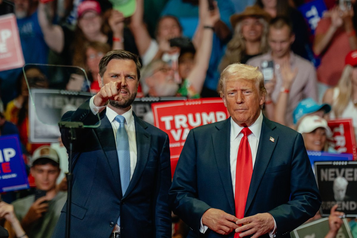 MarioNawfal's tweet photo. 🇺🇸🇮🇷 Trump: JD Vance isn't going to Islamabad for Iran talks because of security concerns

Mike Waltz: Trump's wrong, JD is leading the delegation to Pakistan

Iran: You guys are making us look organized https://t.co/r229rtpXnY