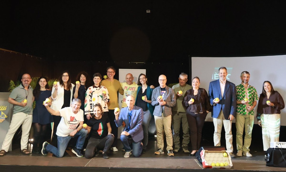 <a href="/PepePediatre/">Pepe Serrano #Vacúnate 🙏</a> <a href="/MasTwitts/">Mª José Mas Salguero</a> <a href="/carloscasabona/">carlos casabona</a> <a href="/_mariamanera/">Maria Manera</a> <a href="/museodelprado/">Museo del Prado</a> <a href="/karinacuinas/">Karina Cuiñas</a> <a href="/JaumeRamot/">Jaume Ramot Garcia</a> <a href="/pediatragabiru3/">pediatragabiruiz</a> <a href="/bioamara/">Rosa Porcel 🌿🌺</a> <a href="/puratura/">🦋 Almudena Martín Castro</a> <a href="/JulioBasulto_DN/">🏳️‍🌈Julio Basulto</a> <a href="/dra_herrero/">DraMercedesHerrero</a> <a href="/pino_in_bcn/">David Pino</a> <a href="/Divulgameteo/">José Miguel Viñas</a> De momento, foto de grupo