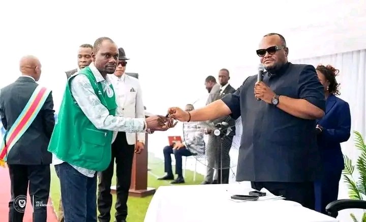 FDjome25649's tweet image. KINSHASA : DÉMENTI À ND’JILI
Le Bourgmestre Papy Ngaliema Mbumba dément les rumeurs sur le camion benne.
D’après nos sources, il est bien disponible et destiné à l’assainissement.
Des poursuites sont envisagées contre les auteurs de fausses infos.
#Kinshasa #Ndjili #RDC