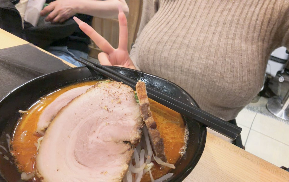 夜ラーメン！！！！

たまらん！！！！😂😂 https://t.co/RYCTqGwzd9