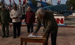 El Primer Secretario del Comité Central del Partido y Presidente de la República Miguel Díaz-Canel Bermúdez abrió, con su rúbrica, el movimiento MiFirmaPorLaPatria
#GirónEsHoy
#CubaEstáFirme