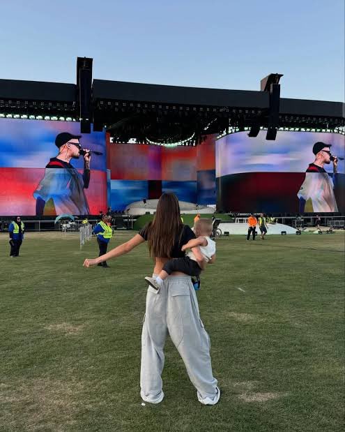 a hailey fazendo tudo que eu faria se fosse casada com o justin ✨ ela realmente sabe aproveitar