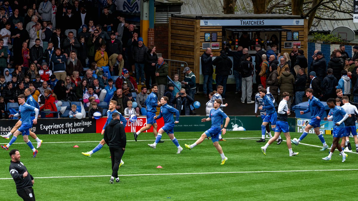 GomboczSteve's tweet image. Warming up before the match Bury v Witton Albion on 18/4/26. Great support from the fans. #BuryFC #PartOfIt @whitebluearmy @buryfcofficial #bfc140 #shakers