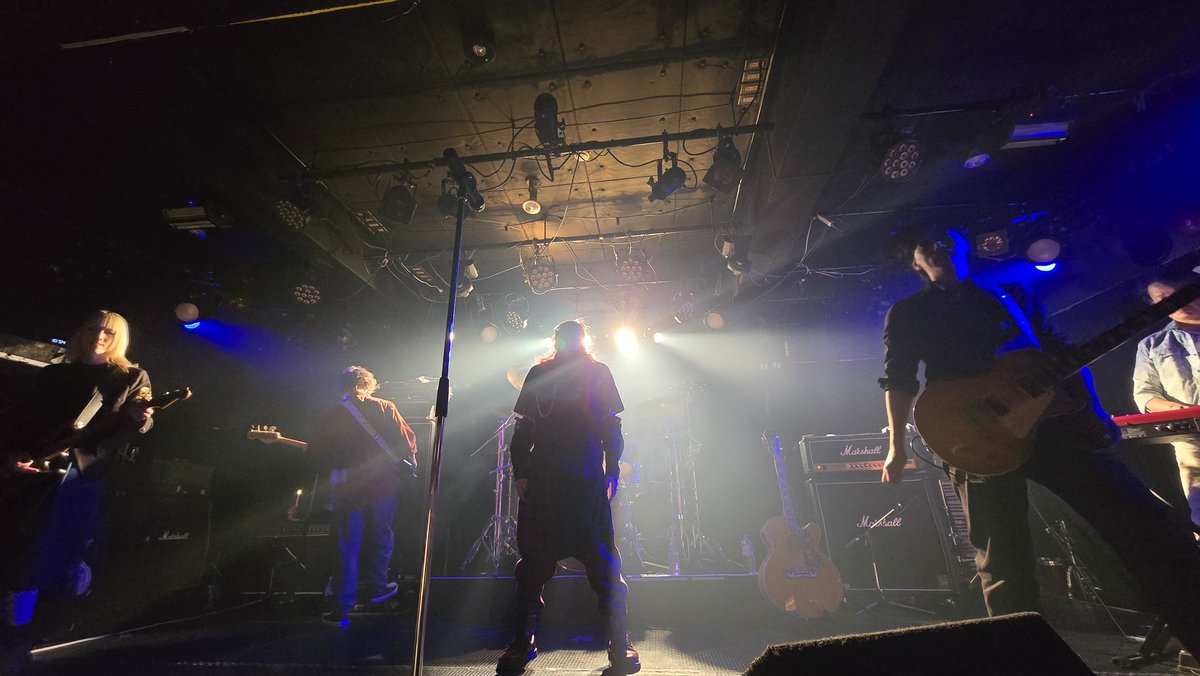 lunayoshimiso's tweet photo. 叶さんの左手越しに写るとるくんとか⋯
存在を主張しない蝋燭🕯とか⋯
最前だと一眼では撮れない広角とか⋯
メンバー個々のお写真じゃないものはコチラに置いておきます😊
楽しすぎたぜ!
2週間後には大阪でGの集いなんて贅沢すぎるぜ!!
#コピバン
#NOMEMBER
#GFES2
#BeatsEmotion
#Gの集い #G集 https://t.co/IYFhY3Cf8M