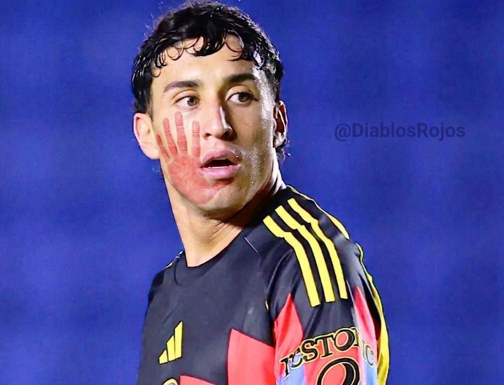 Total 90 tweet media