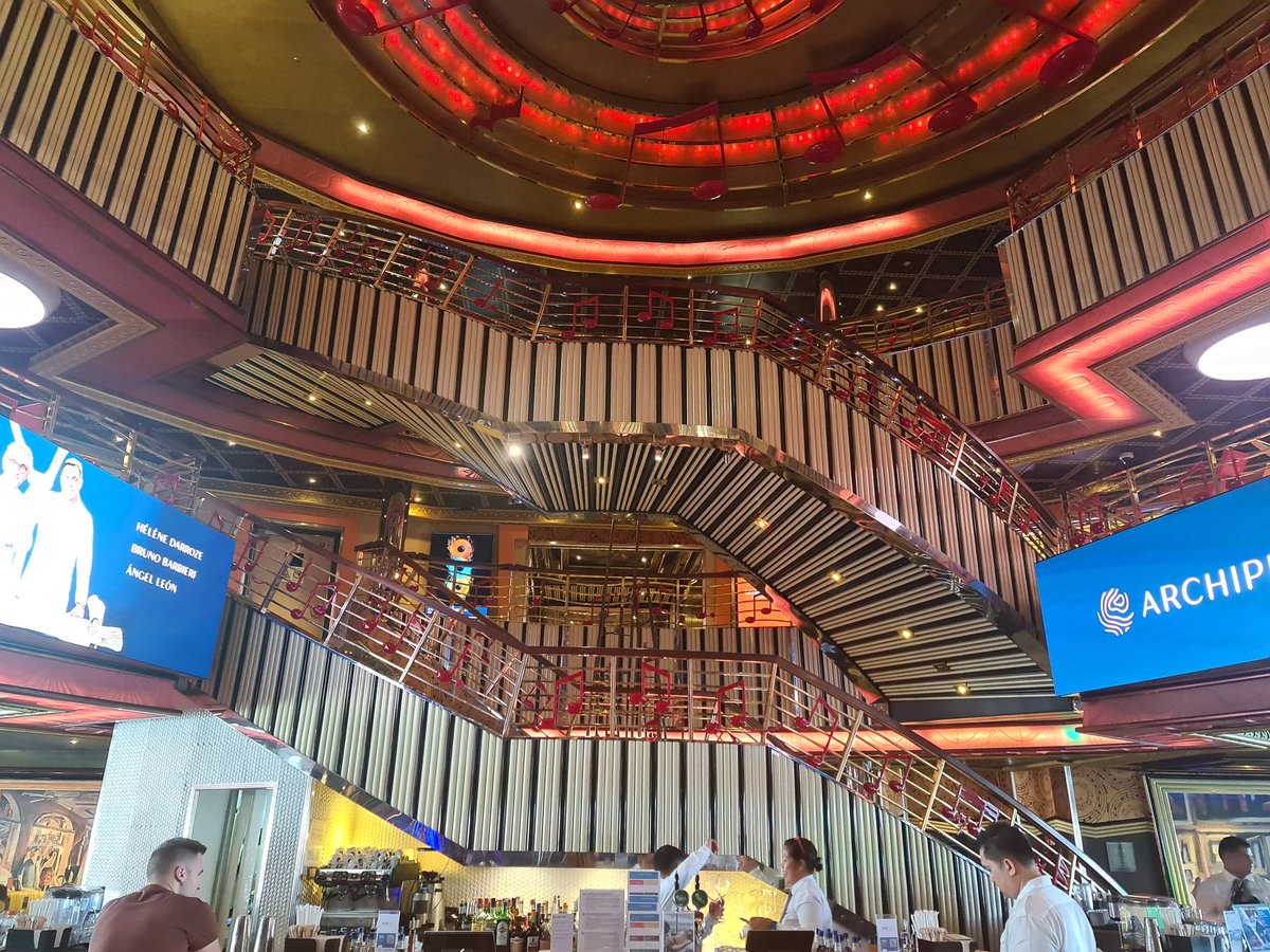 Alpi23476538's tweet image. Costa Pacifica. Lots of red ☺️
#cruising #costaline #CostaPacifica