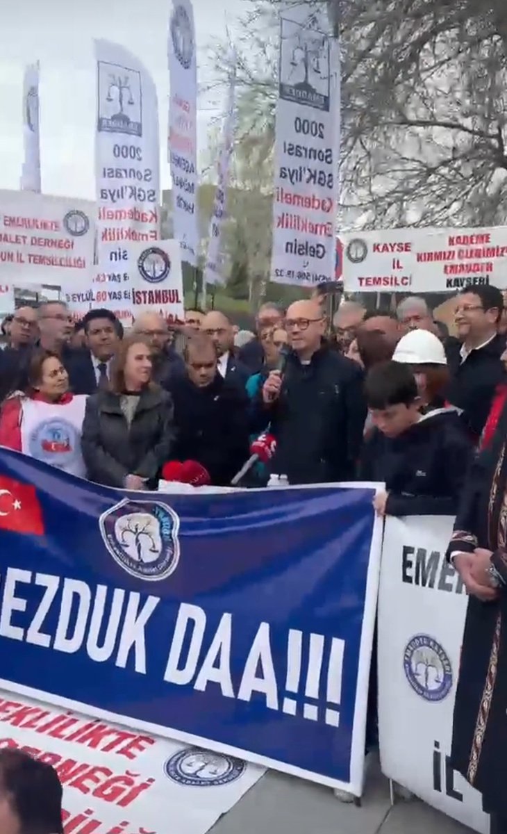 Cumhuriyet Halk Partisi Genel Başkanımız Sayın Özgür Özel ve Cumhurbaşkanı adayımız Sayın Ekrem İmamoğlu'nun sevgi ve selamlarıyla Emadder'in düzenlemiş olduğu mitinge katıldık. Her alanda sürdürdüğümüz hak, hukuk ve adalet mücadelesini kademeli emeklilik konusunda da