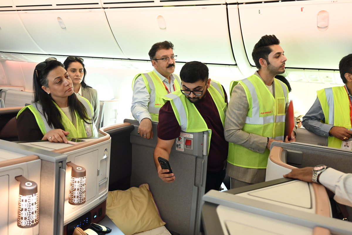 A Sunday morning well-spent with our media friends at the Air India Delhi hangar! From upgraded interiors to the striking new livery, they got an exclusive first look at our first retrofitted Boeing 787-8 ✈️ and a close-up view of the transformation that’s redefining long-haul
