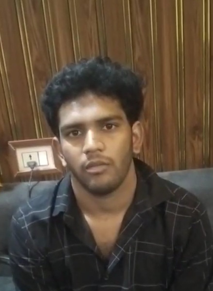 NewsMeter_In's tweet image. #Minorgirls targeted via @instagram: key accused arrested in #Hyderabad

A disturbing racket targeting minor girls from affluent families has been busted in Hyderabad. 

A key accused, Arjun, has been taken into custody, while the @cyberabadpolice #SheTeams are investigating the