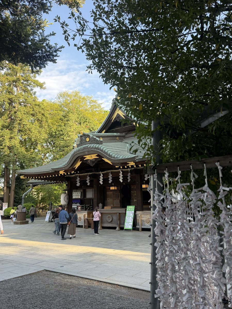 tsuyoshi_hotate's tweet image. 新緑の大国魂神社へ、何をするにもいい季節ですね！

Visiting Okunitama Shrine during the season of fresh greenery. It’s the perfect time of year for everything!

#大国魂神社 #新緑の中で #potter #陶芸作家 #ceramicartist