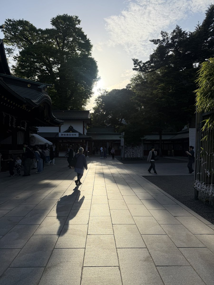 tsuyoshi_hotate's tweet image. 新緑の大国魂神社へ、何をするにもいい季節ですね！

Visiting Okunitama Shrine during the season of fresh greenery. It’s the perfect time of year for everything!

#大国魂神社 #新緑の中で #potter #陶芸作家 #ceramicartist