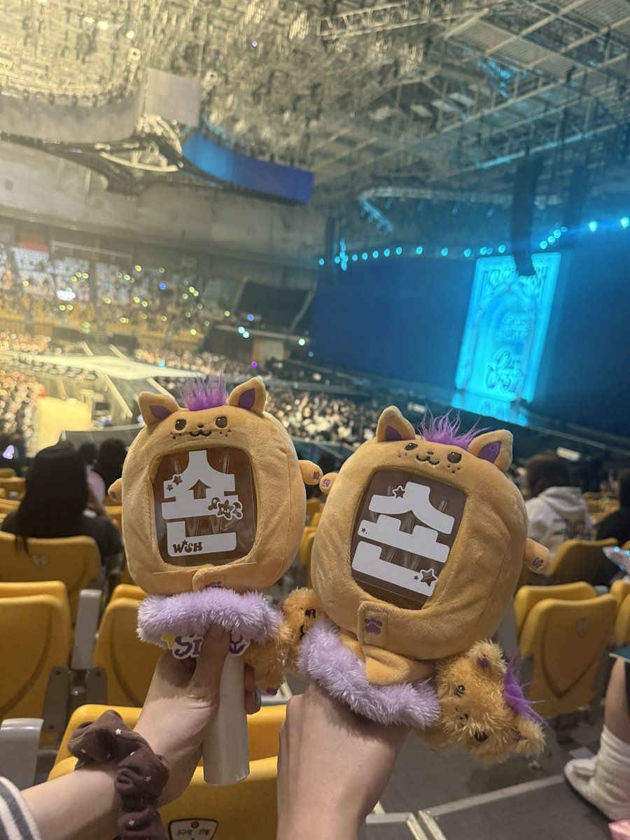 binging___2's tweet photo. 위시콘 옆자리 위즈니분들 너무 좋았구,,💗
옆자리분이 시온이 올때마다 알려주시고 시온이 찍으라고 부채 응원봉도 대신 들어주셔서 넘 고마웠어용..너무 감동 🥹
트친이라고 하자고 할걸 백번 후회중,,,
막콘 3구역 막열 윳프님에게 닿길 🙏 https://t.co/vrtVi5an1l