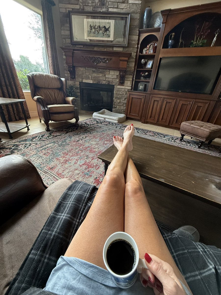 LGLegs's tweet image. Good Sunday morning X fam!! Cold front this morning so coffee inside 😊 Sunday funday!! Whatcha got planned? I just have a couple things and then I dunno 🤷‍♀️ Find some shenanigans I hope!! Have a fantastic day! Coffee up! ❤️☕️