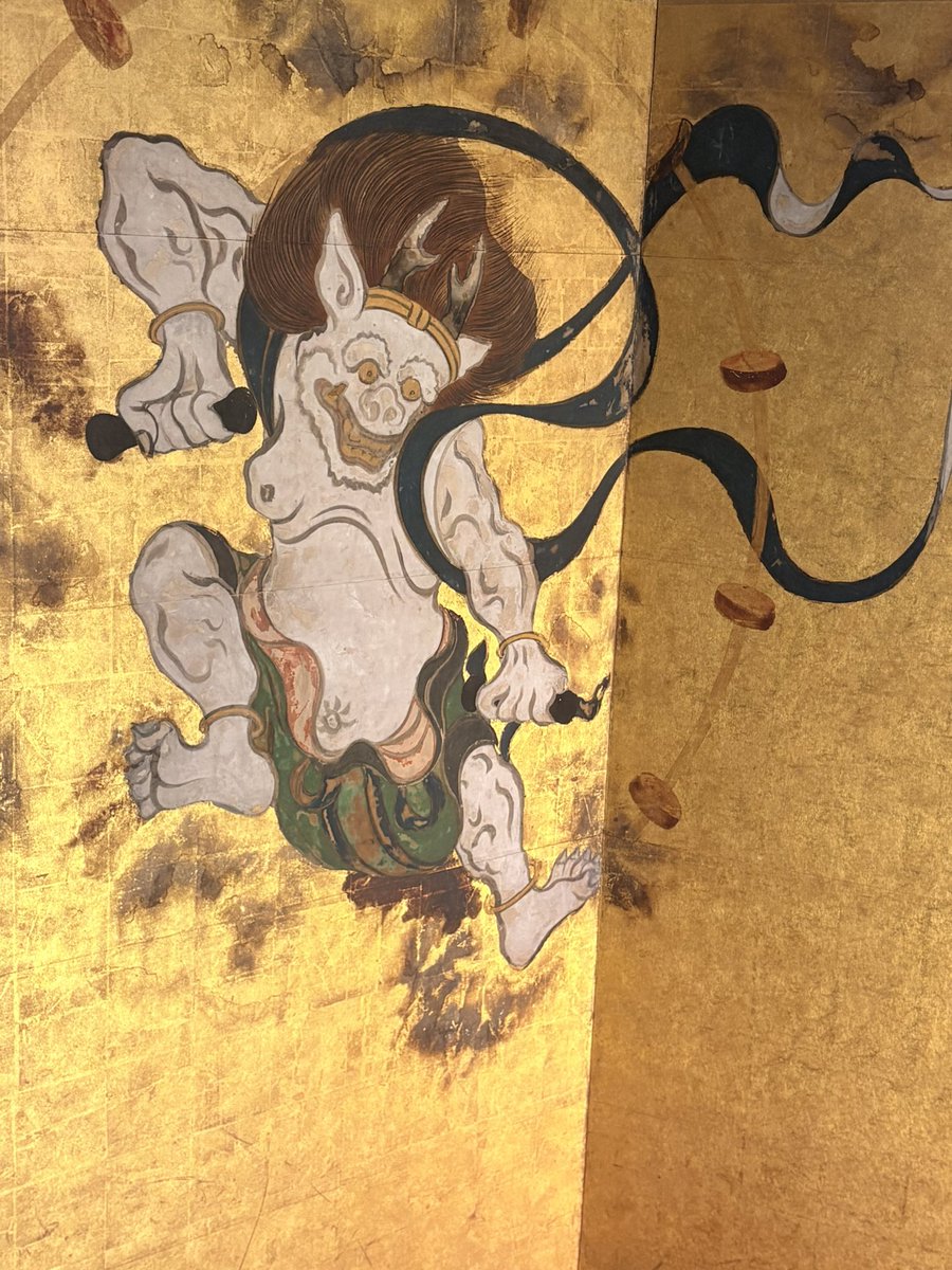 mayriponoby's tweet photo. 建仁寺の「双龍図」、国宝「風神雷神図屏風」を観に。双龍図の壮観さは畳百八畳といえば少しは伝わるでしょう。
#建仁寺　#双龍図　#風神雷神図屏風　#俵屋宗達 https://t.co/sDQXgd4R0n