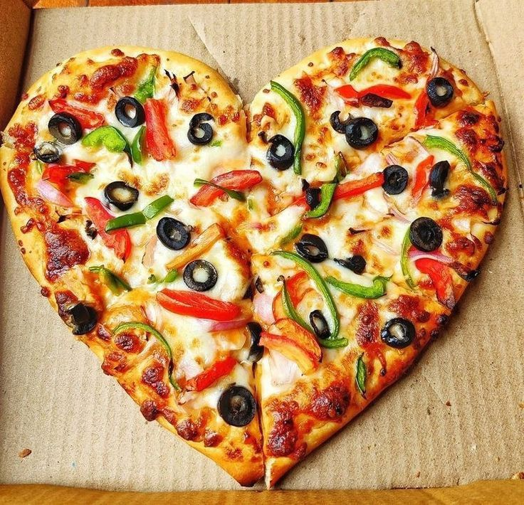 NThanh86518's tweet image. HEART-SHAPED VEGETABLE PIZZA
A heart-shaped pizza topped with melted cheese, black olives, red and green bell peppers, and onion slices on a lightly crisp crust. Wishing you a new day full of energy and happiness!
#pizza #vegetablepizza #heartshape #cheesypizza #foodcaption