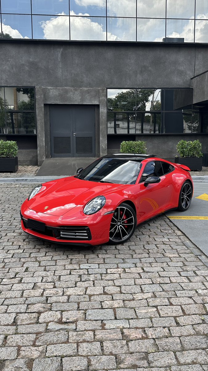 TheVaultCars's tweet photo. Esse é o carro perfeito para quem busca um esportivo, mas não quer abrir mão da segurança!

Porsche 911 Carrera da geração 992.1 blindado BSS!

Dados basicos:

Porsche 911 Carrera
Ano: 2020/2020
KM: 25.200km

Caso tenha interesse, nos contate via DM ou no telefone (11) 97417-9911 https://t.co/V0sESHtgcF