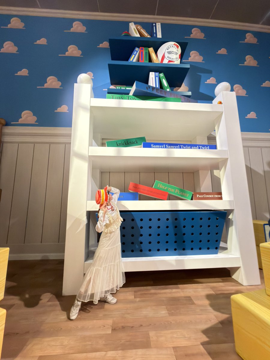 Sumire_sissonne's tweet photo. 素敵な世界でした🤖✨🗺️ 🎈
@mundopixarjapan 
 #ピクサーの世界展
 #カールじいさんの空飛ぶ家
 #モンスターズインク
 #トイストーリー
 #レミーのおいしいレストラン https://t.co/Dcam16CHwK