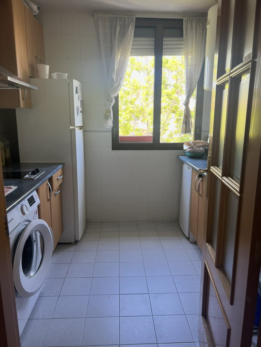 KataKrecz's tweet image. Somos dos chicas y buscamos una compañera de piso para el curso que viene! 26-27
Piso super luminoso, en zona de
traumatología en granada (cerca del campus de cartuja). 210€ al mes + gastos :) 
#ugr #pisosgranada #granada