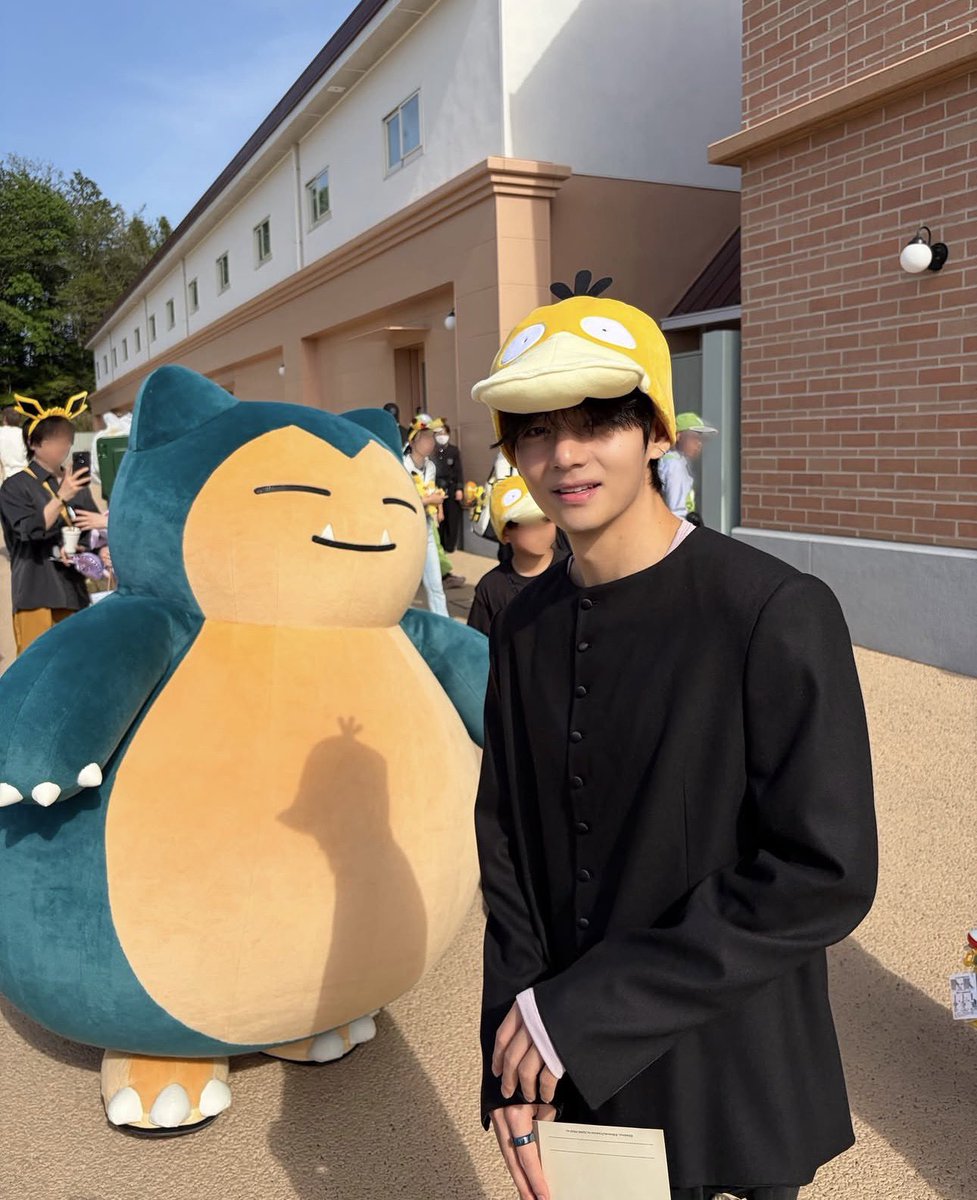 taeguide's tweet photo. Taehyung is in Pokémon heaven 😭 https://t.co/ARP9Atcugw