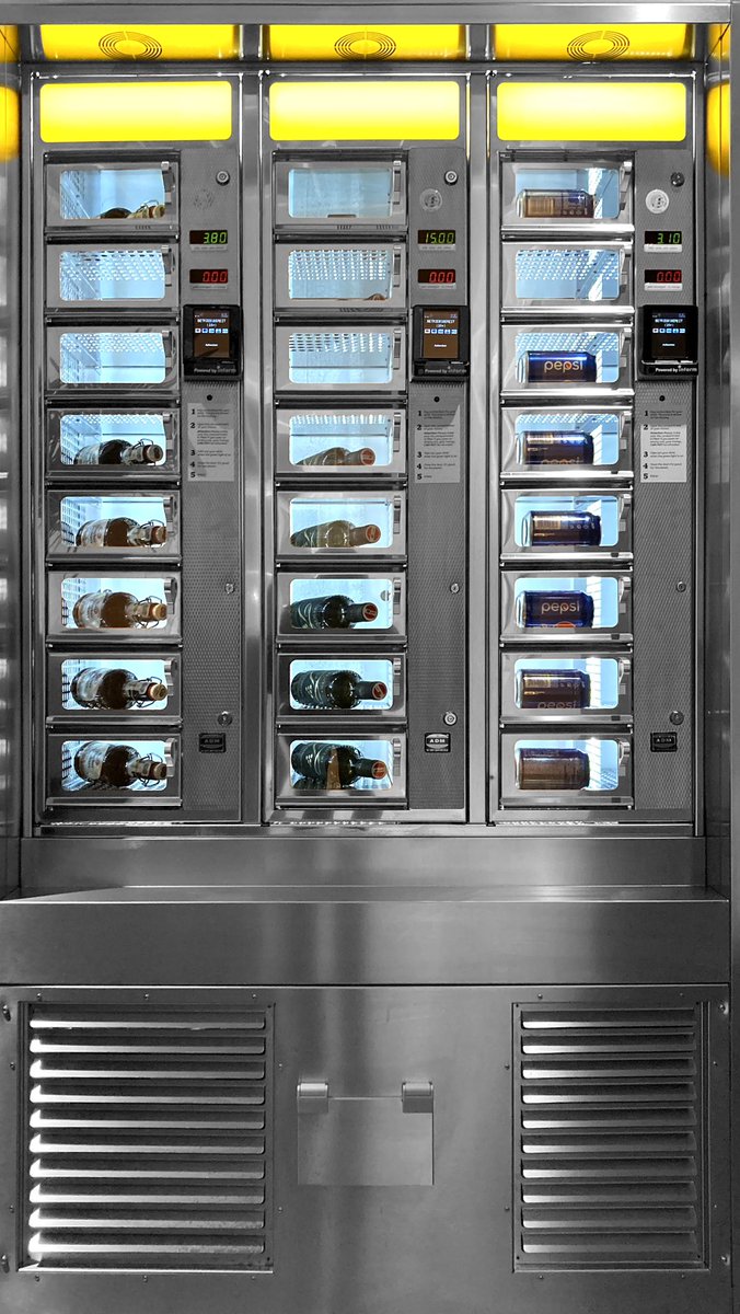 whatsontheshel1's tweet image. Chrome vending machine with various types of bottled drinks in a fast food restaurant

shutterstock.com/g/Hitra?rid=19…

#Chrome #vendingmachine #bottleddrinks #fastfood #restaurant #shutterstock