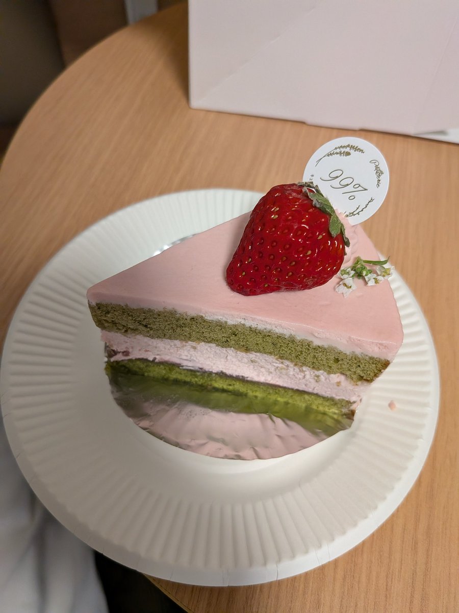 ミニーちゃんのケーキみたいなケーキだ！！！