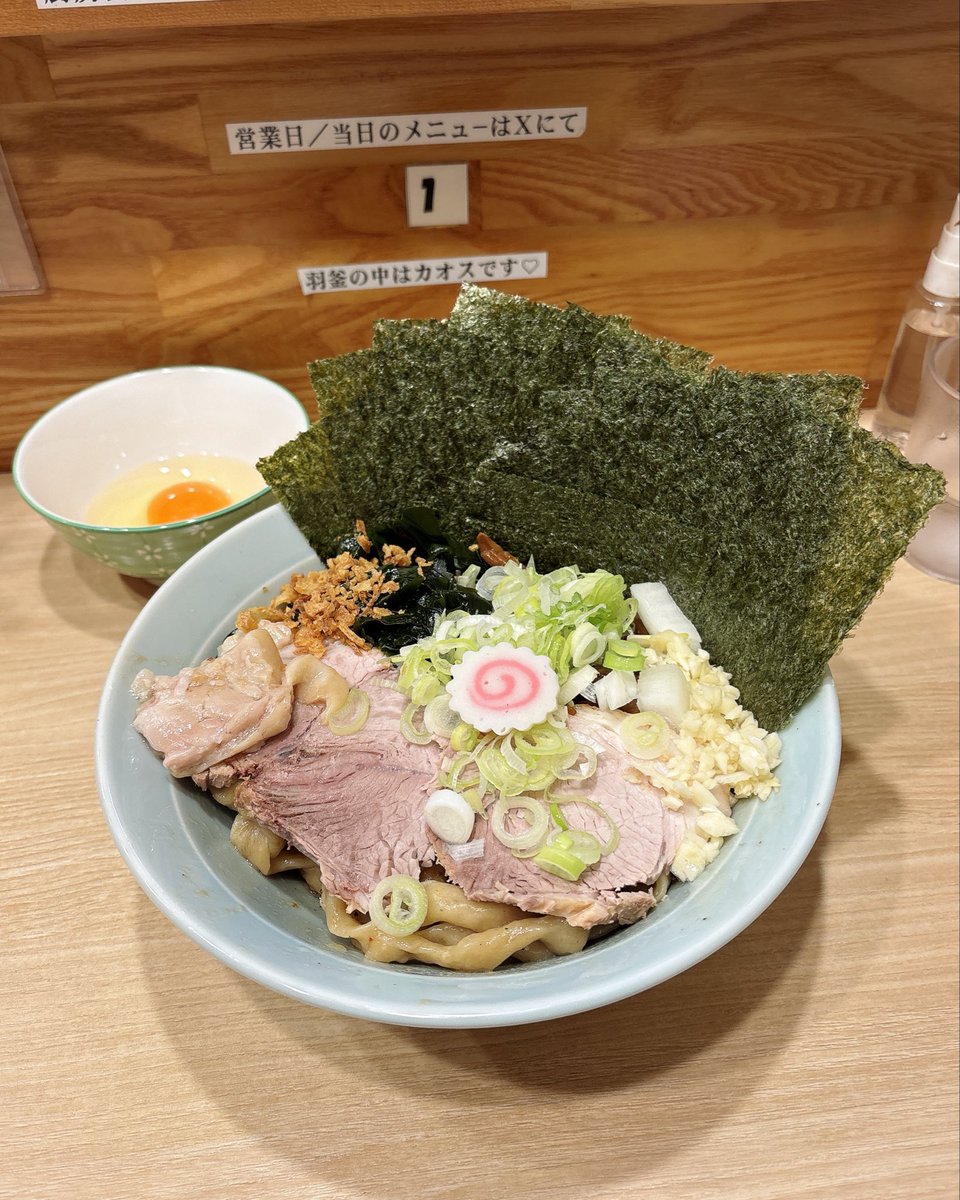 ramen_m_m_ramen's tweet photo. 『自家製麺 麺や六等星』
神奈川稲田堤

極太煮干しあぶらそば
少なめ+生🥚海苔

予想通り👴の✡️コール🎺
🏠🍽️材料沢山買出ししたのに😂
今日は許そ😇
すんごい‼️極太麺も🤩タレも具材も超絶うまうま最高ブラボ〜🤤👏💕
👴嬉し楽しそで記念麺に感謝✨
👴お麺でとう🎂🎉✨
幸せ一杯ご馳走様でした🍜🙏💕 https://t.co/OlBX99LWYn