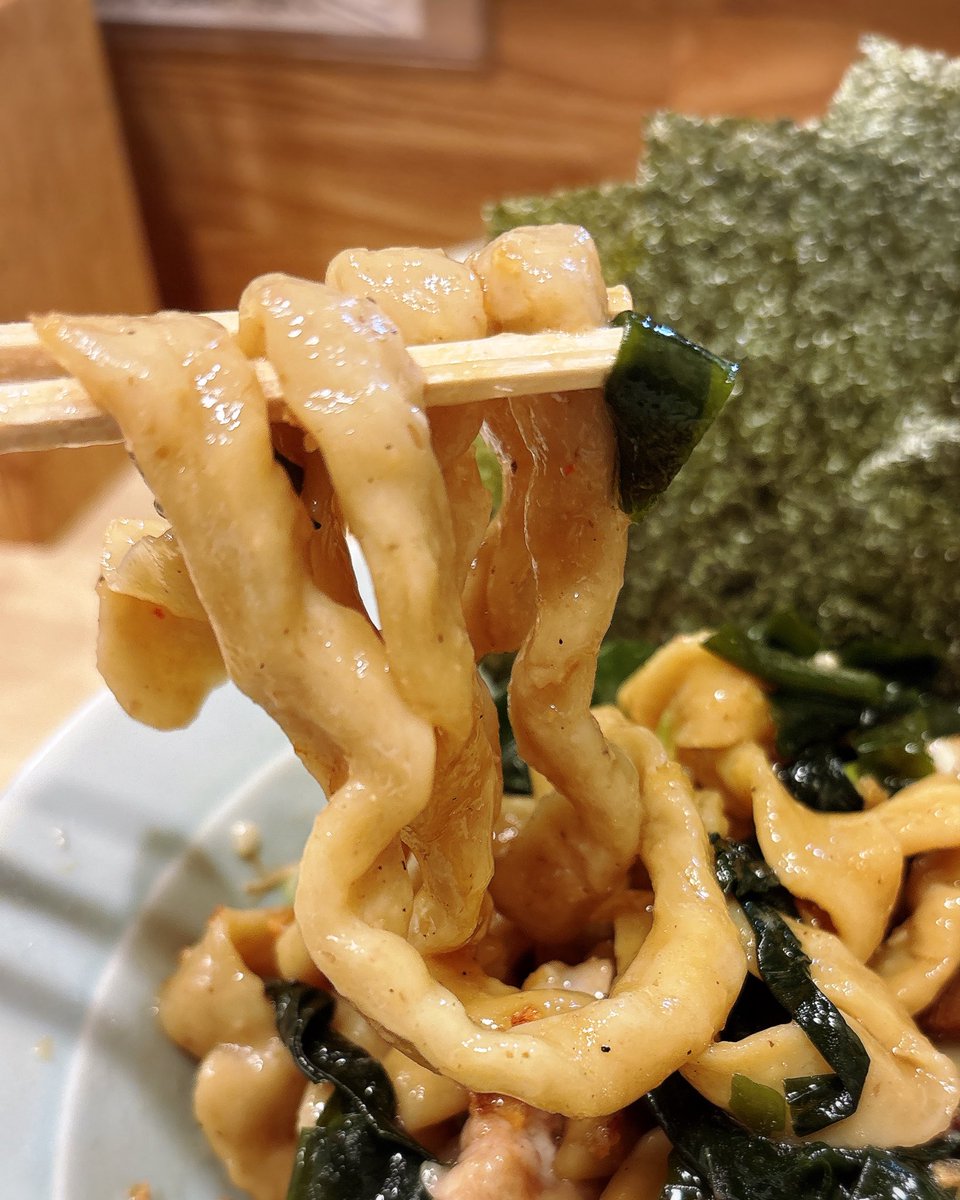 ramen_m_m_ramen's tweet photo. 『自家製麺 麺や六等星』
神奈川稲田堤

極太煮干しあぶらそば
少なめ+生🥚海苔

予想通り👴の✡️コール🎺
🏠🍽️材料沢山買出ししたのに😂
今日は許そ😇
すんごい‼️極太麺も🤩タレも具材も超絶うまうま最高ブラボ〜🤤👏💕
👴嬉し楽しそで記念麺に感謝✨
👴お麺でとう🎂🎉✨
幸せ一杯ご馳走様でした🍜🙏💕 https://t.co/OlBX99LWYn