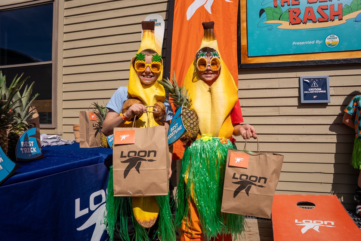 loonmtn's tweet photo. Traded our goggles for sunnies because Beach Bash was in full swing yesterday with our friends @drinksuncruiser 😎🌊 

Warm sun, beachy vibes, and Mogul Madness bringing the HEAT with great tricks and even greater costumes 🌺🏄 https://t.co/ZkM2cLNh5V