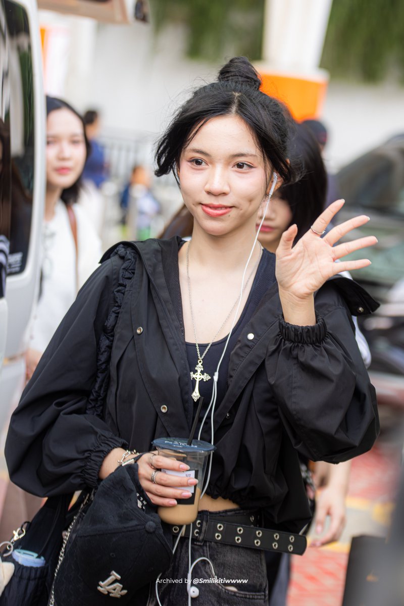 Smilikitiw. tweet media