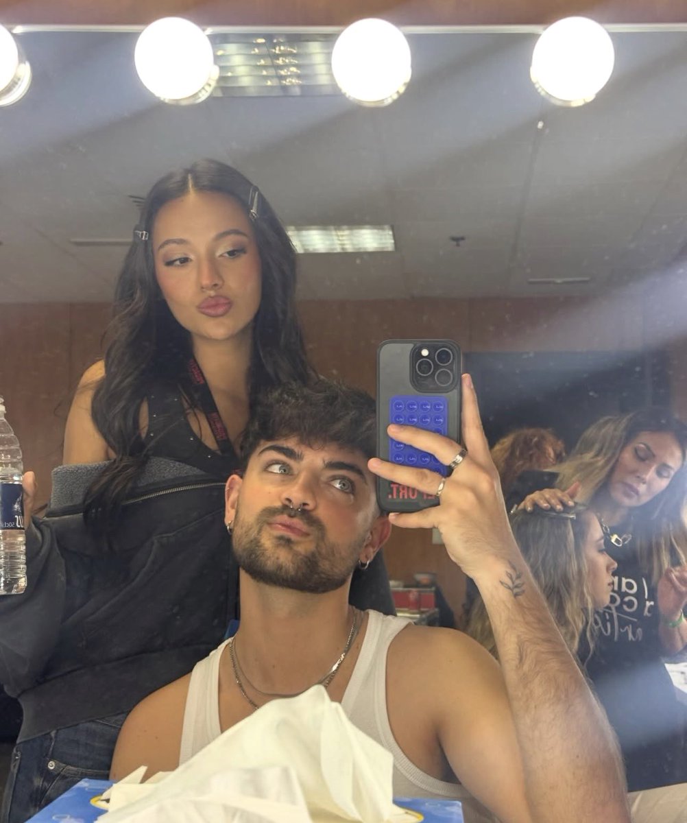 Olivia y Claudia aparecen en la publicación de Instagram de Iván