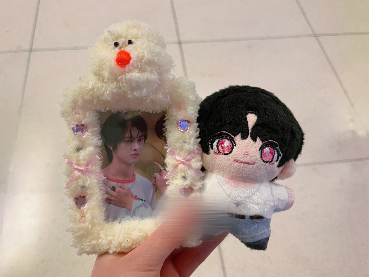 hina •ө• tweet media