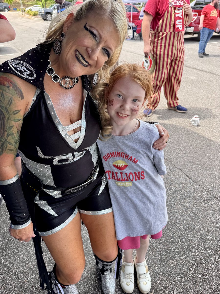 SA_BabeBrahma's tweet image. Sharing the love of the game and The UFL with “Littles”. Def one of my favorite parts of fandom! 🩶🏈🖤😍@TheUFL  @UFLStallions  @RepoleStable 

#fandom #travelinBabe #UFLStadiumTour26 #nextgeneration #femaleUFLFan