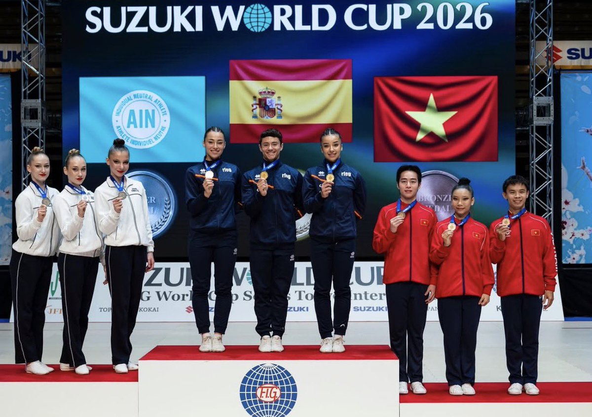 RFEGimnasia's tweet image. El #TeamESP de #AER cosecha 3 medallas en la Suzuki World Cup 🙌🏼

🥇 individual: Miquel Mañe
🥇 Trio: Martina Tora, Laura Cuenca y Miquel Mañé
🥉 Grupo: Nacho Viguer, Piero González, Martina Gil, Valeria Machuca y Carles Guillem

¡Enhorabuena! 🇪🇸