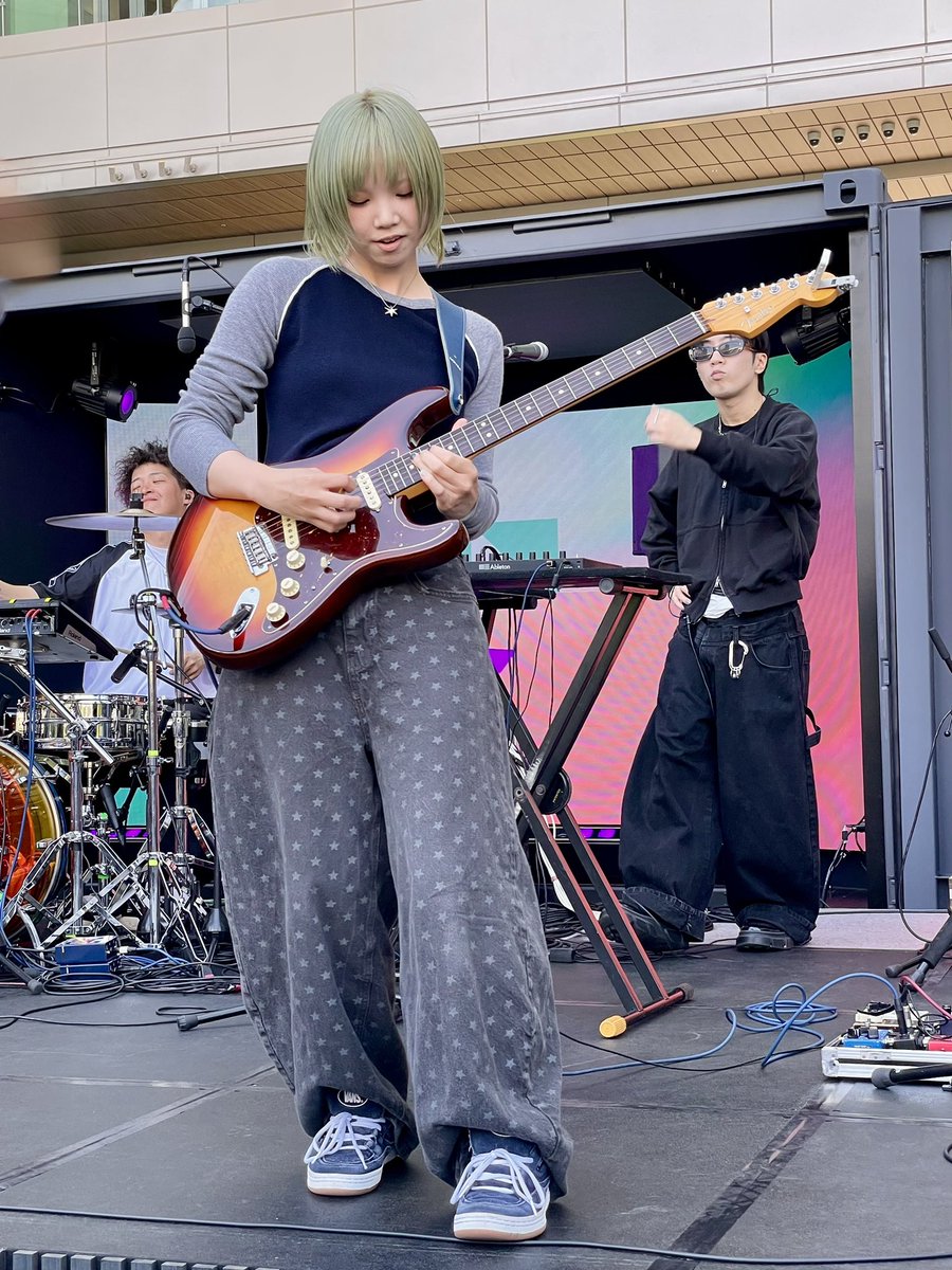 fumi_fumi_ask's tweet photo. Gyoshiさん集〜Luovさんのサポートギターで知り、KlangRulerさんを知り、ライブでのギタープレイはいつも素晴らしいです👏今日はソロ気持ち良さそうでしたね！カッコよかった！笑顔も可愛かった😍
 #KlangRuler 
 #Gyoshi https://t.co/F7PG6tlwGB