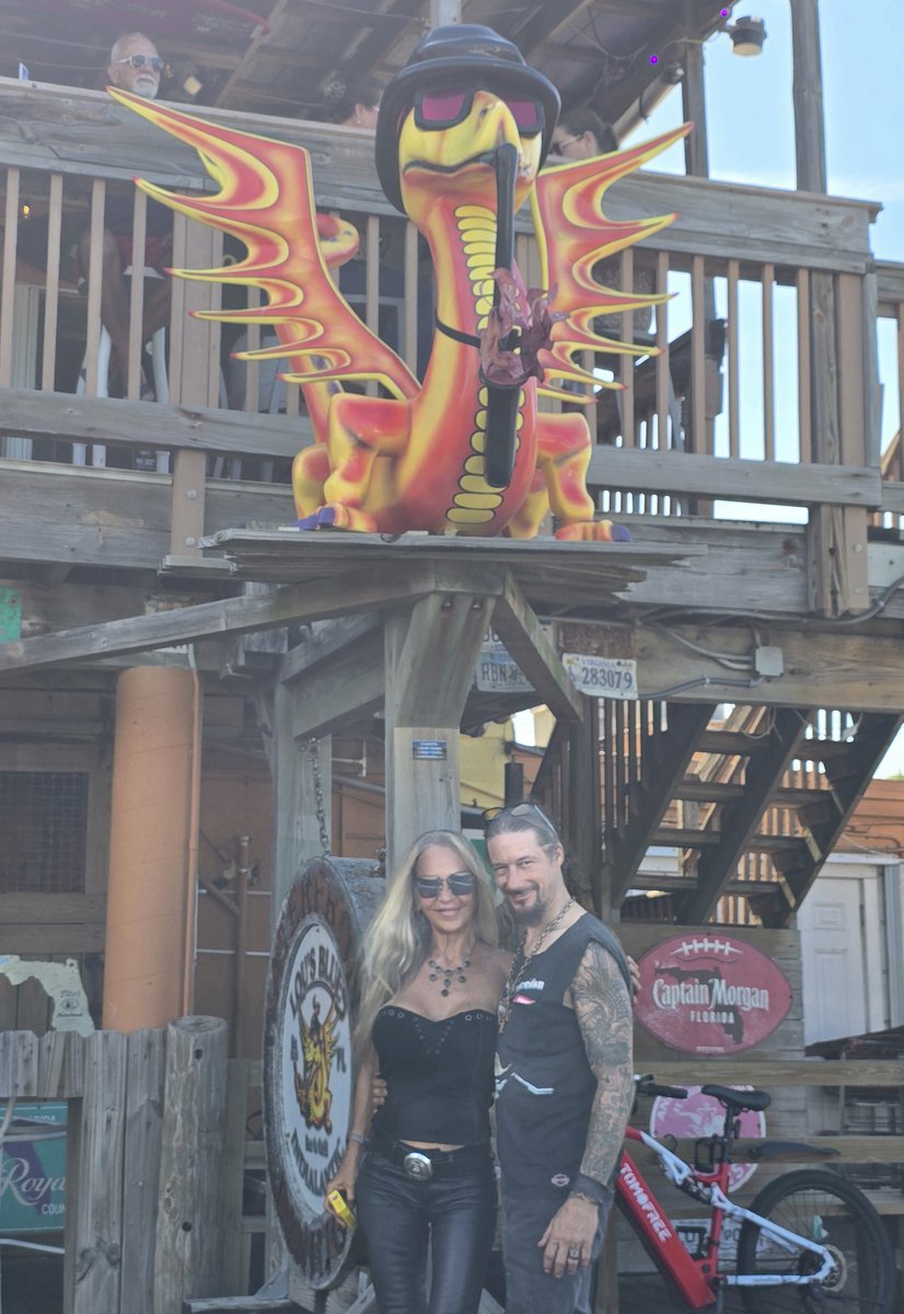 Flyingponytail's tweet image. Love the ride to this cool place! #bikers #ridetogether #ridesidebyside