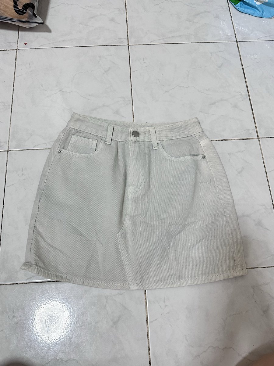 youknowmee0102's tweet photo. 28.กระโปรงยีนส์สีอ่อน เอว25
🧺50฿

#ส่งต่อกระเป๋า #กระเป๋า #กระเป๋าสะพาย #ส่งต่อเสื้อผ้า #ส่งต่อเสื้อผ้ามือสอง #ส่งต่อเสื้อผ้ามือ2 #โล๊ะตู้ https://t.co/njbwyGUIcz