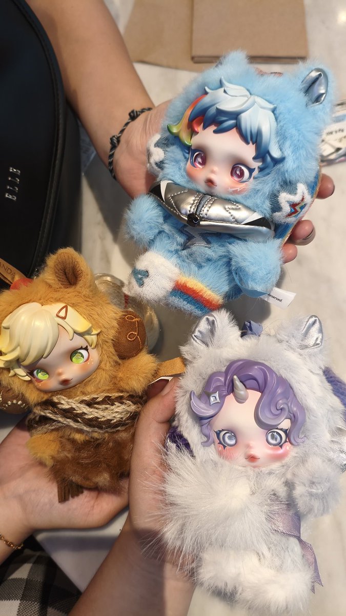 Nlyxya's tweet photo. Me and the girls with our pony ✨️ https://t.co/e1LXa4bNY4
