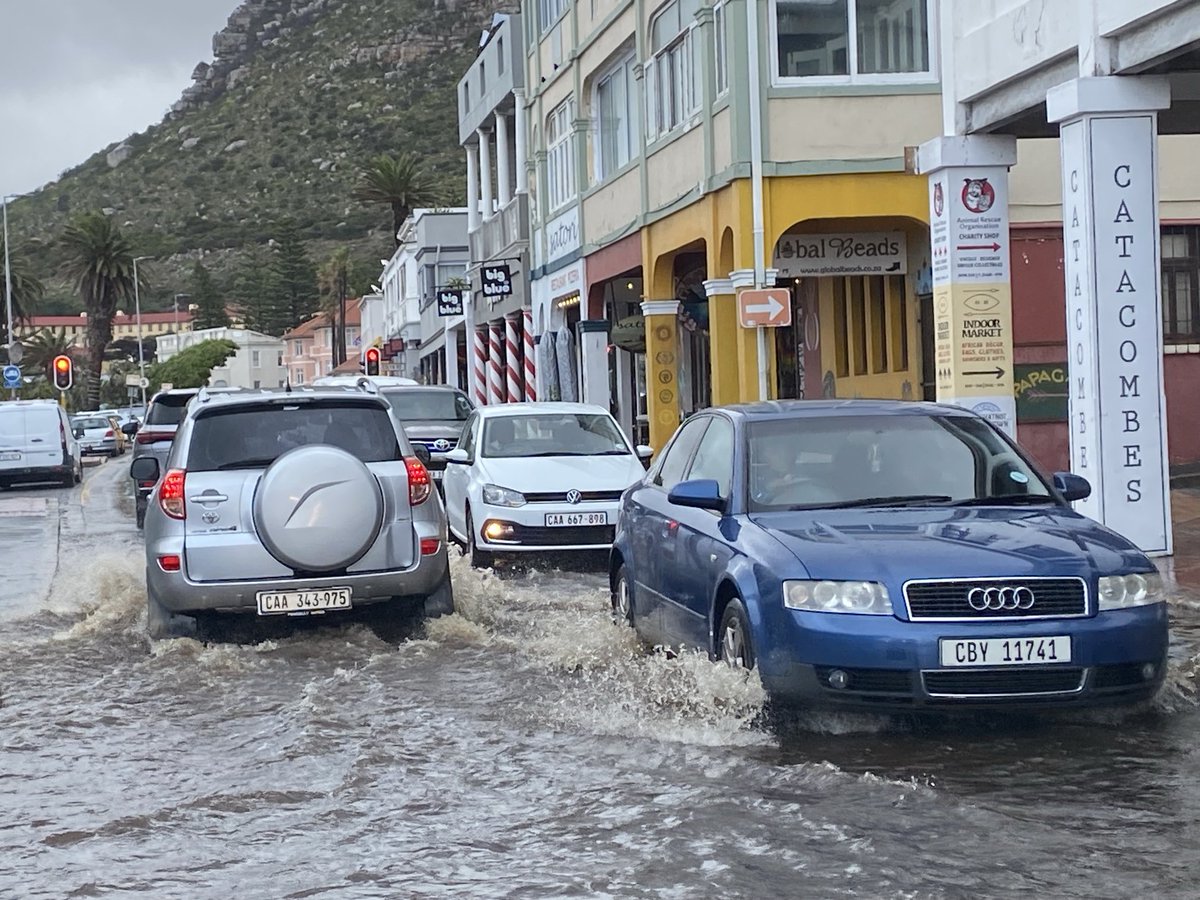 annies_journey's tweet photo. Cape of Storms #kalkbay #goslow @_ArriveAlive @ewnupdates https://t.co/77KaYZsZod
