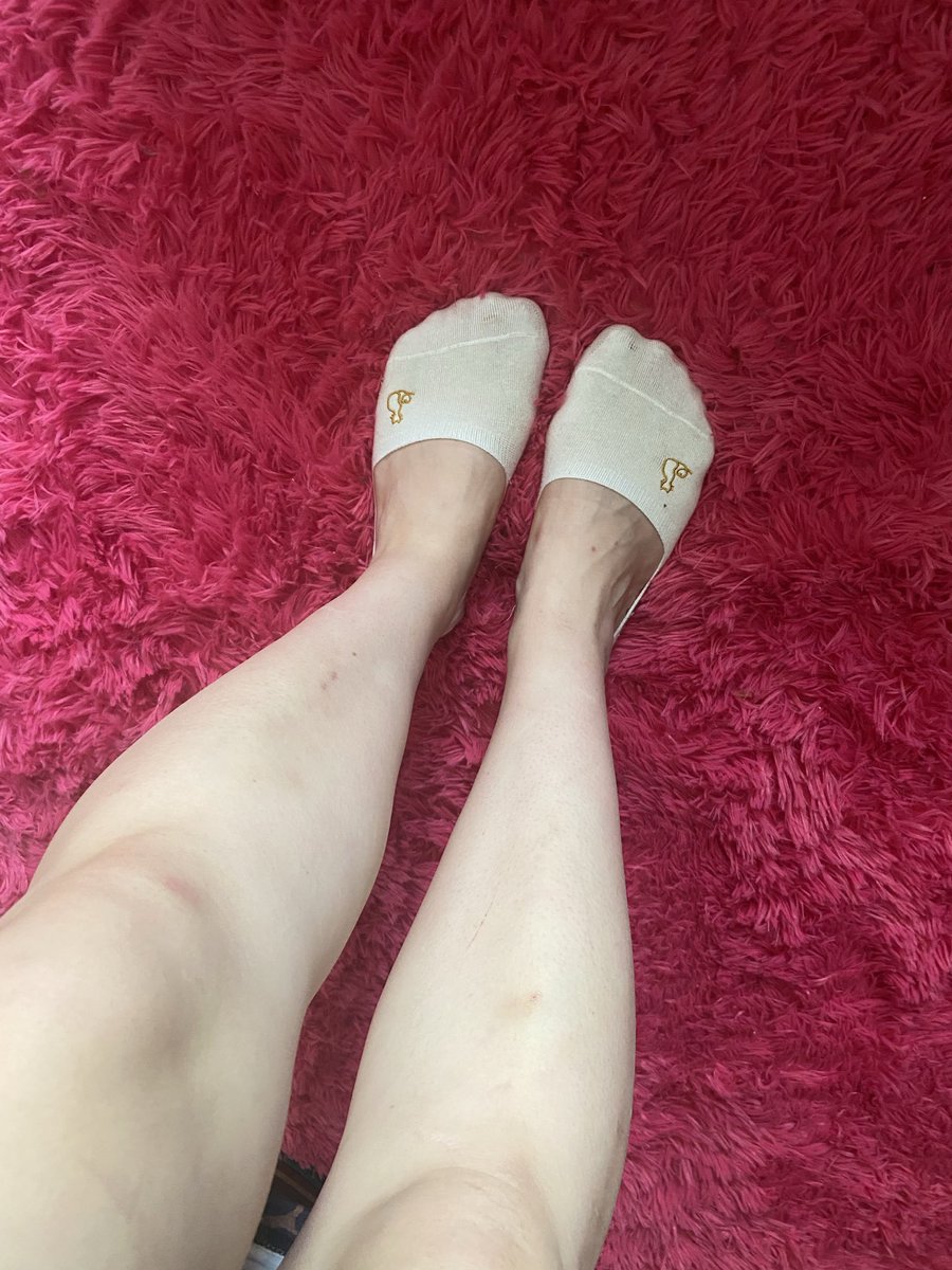 PaniKaroline's tweet photo. Uzależniam? Tak, jesteś gotowy na nową przygodę z moimi stopkami, które doprowadzą cię do szału ? To się kurwo zgłoś! #footfetısh @rt_feet #findom https://t.co/Js1RrrUmfB