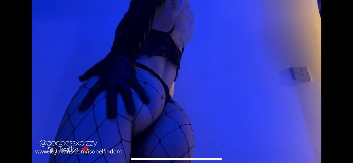 IzzyTheOG's tweet photo. Just get on your fucking knees and send.. it’s not hard MUTT.  #findom #findomworship #findomdrain #fishnets #leather #latex https://t.co/3qkNYjonls