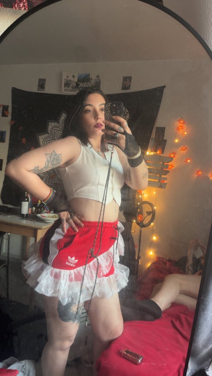 Divinity__lunaa's tweet photo. Venez à mes pieds immédiatement les soumis / moneyslaves et fétichistes en tout genre ! 🔥 https://t.co/NJSoRrpGA7