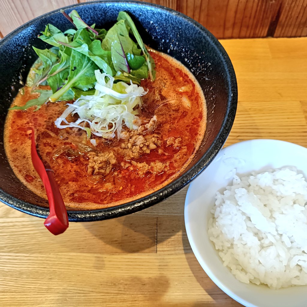 locoshank_bg's tweet photo. この1日で草加を1番楽しんだのは僕だ！！

胡麻をとことん感じれる坦々麺！
草加せんべいデビュー！
散歩がてら地元おばあちゃんとの会話！
安くておいしい焼きたてパン屋◎
〆はもちろんラーメン！

#ボドジャン https://t.co/9yL1uRtL3m