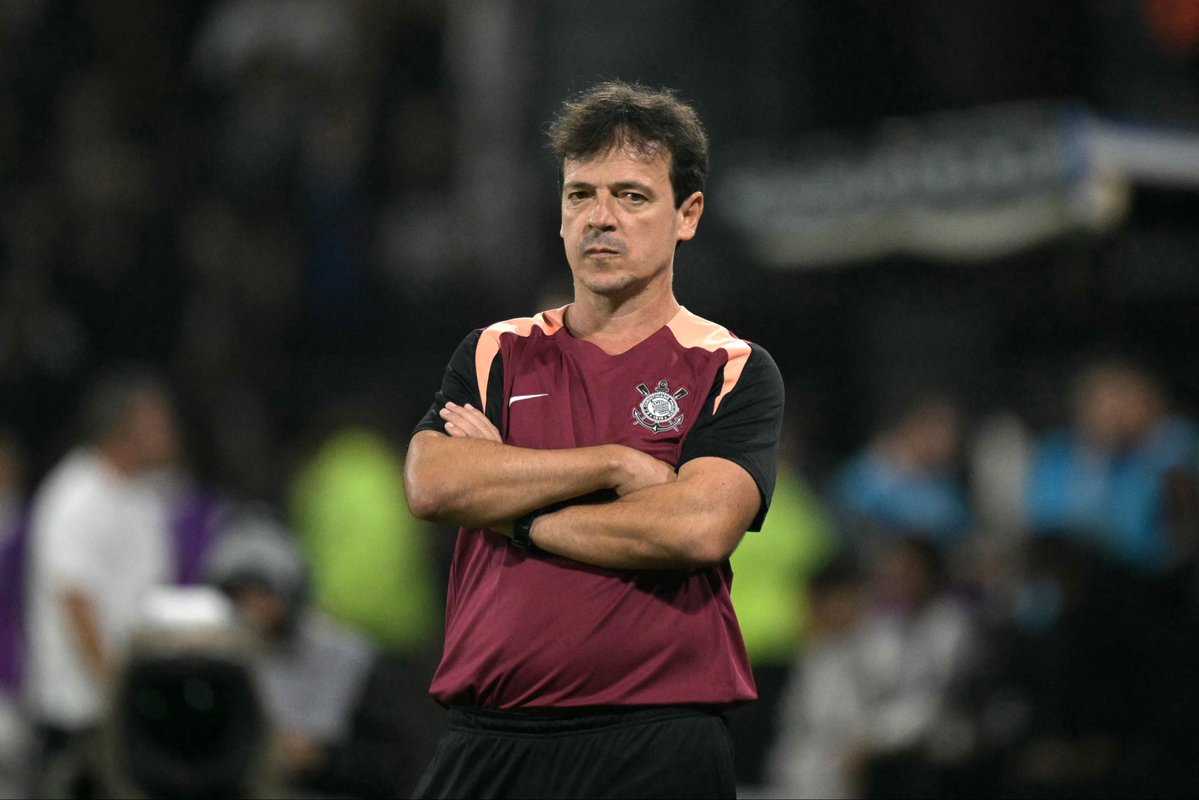 Corinthians x Vasco

Corinthians: 70% de posse de bola, 780 passes certos, 89 desarmes, 55 cruzamentos na área, 25 chutes no gol.

Vasco: 2 chutes no gol. 

Placar: 0x1.